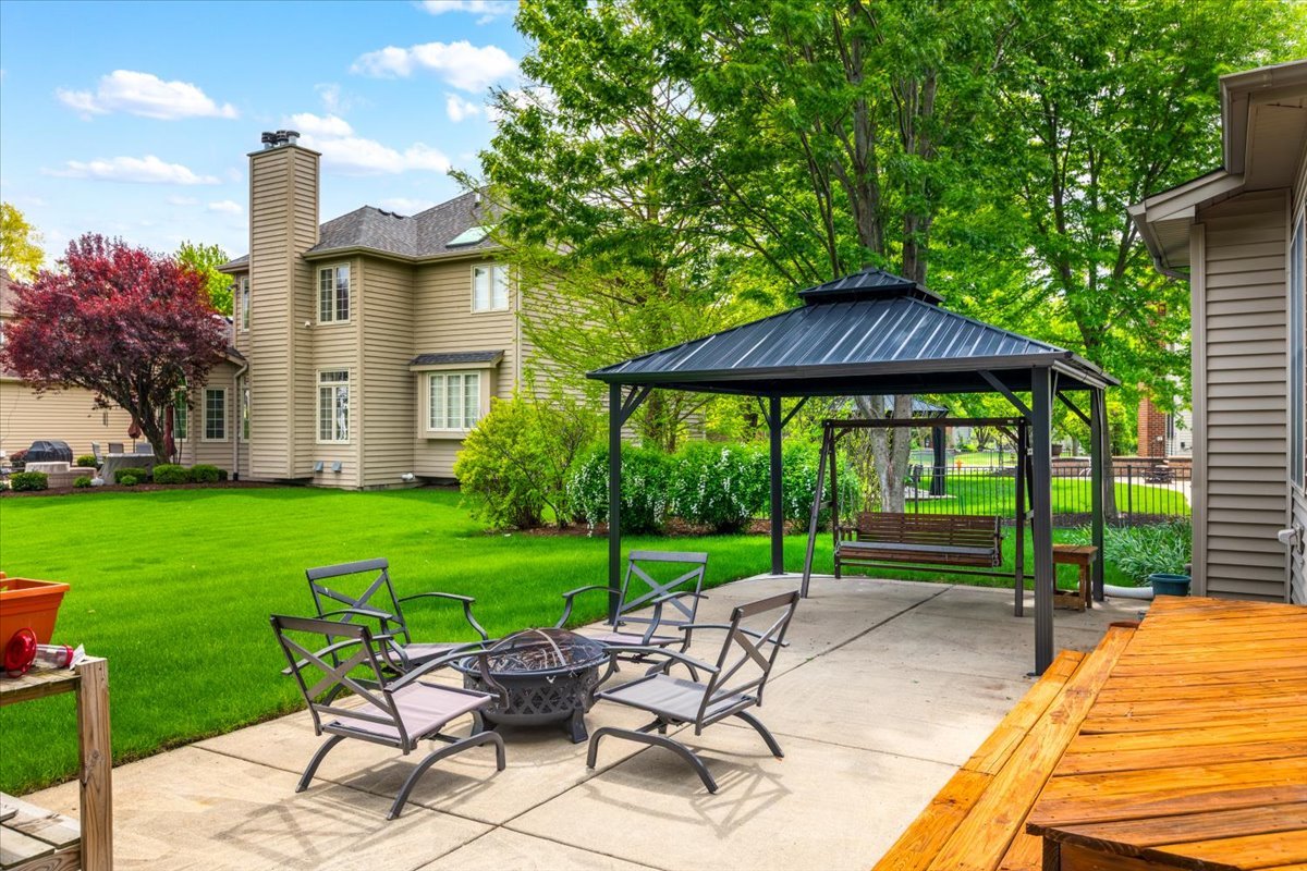 3332 FARMGATE Drive, Naperville, IL 60564