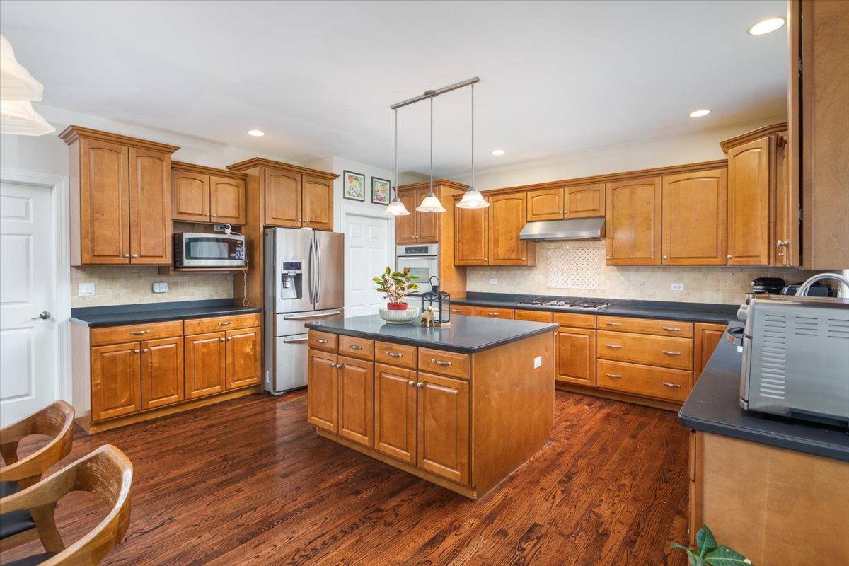 3332 FARMGATE Drive, Naperville, IL 60564