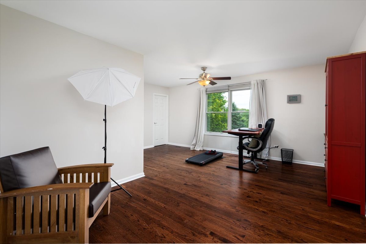 3332 FARMGATE Drive, Naperville, IL 60564