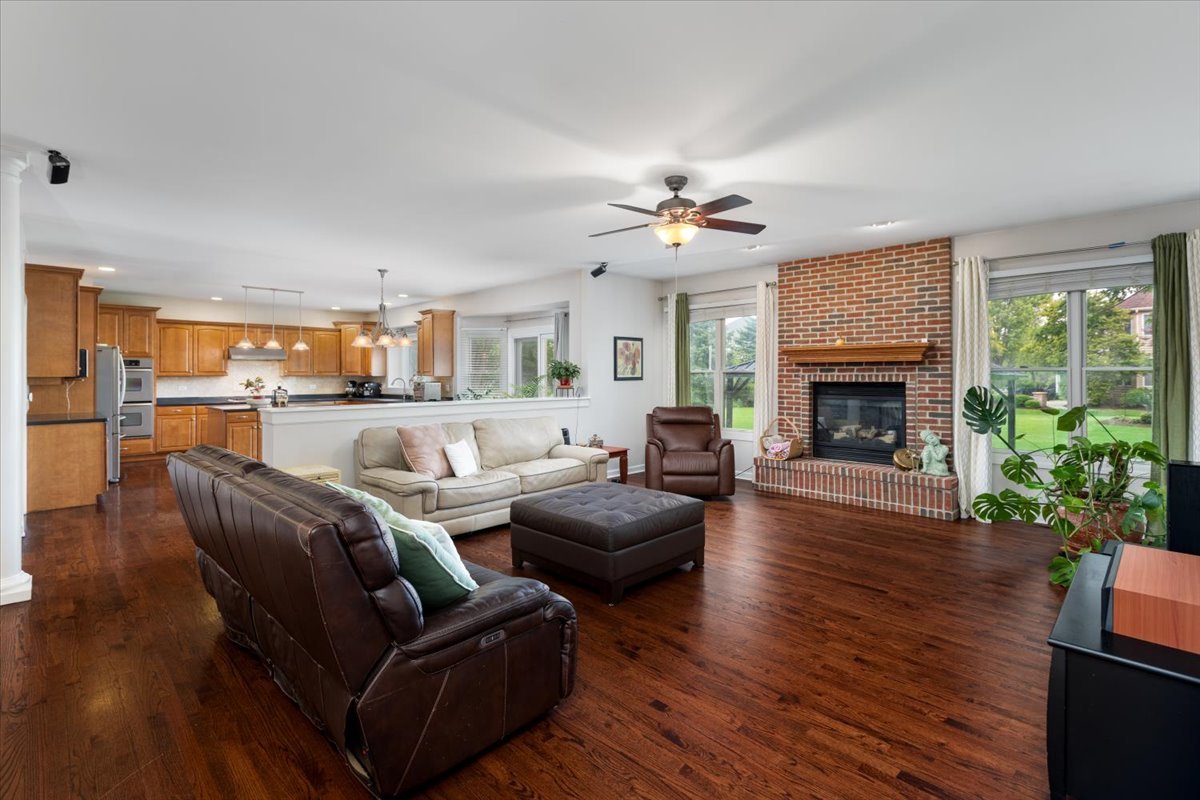 3332 FARMGATE Drive, Naperville, IL 60564
