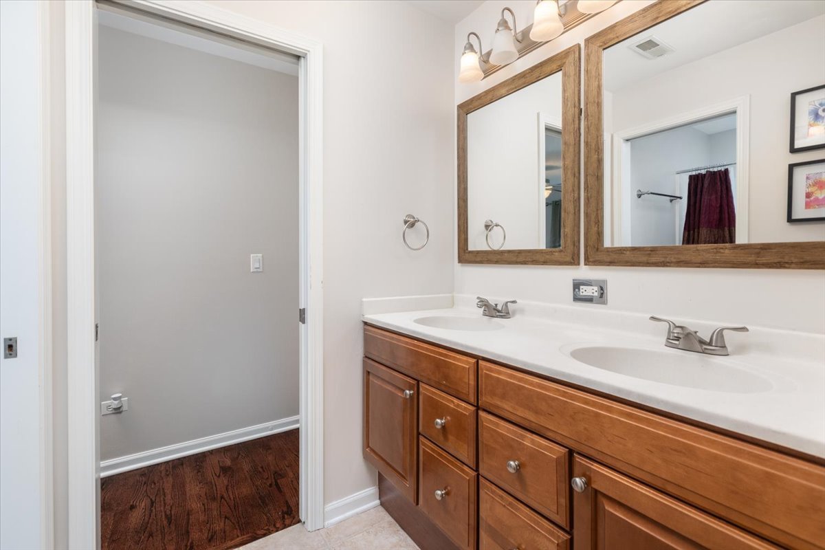 3332 FARMGATE Drive, Naperville, IL 60564
