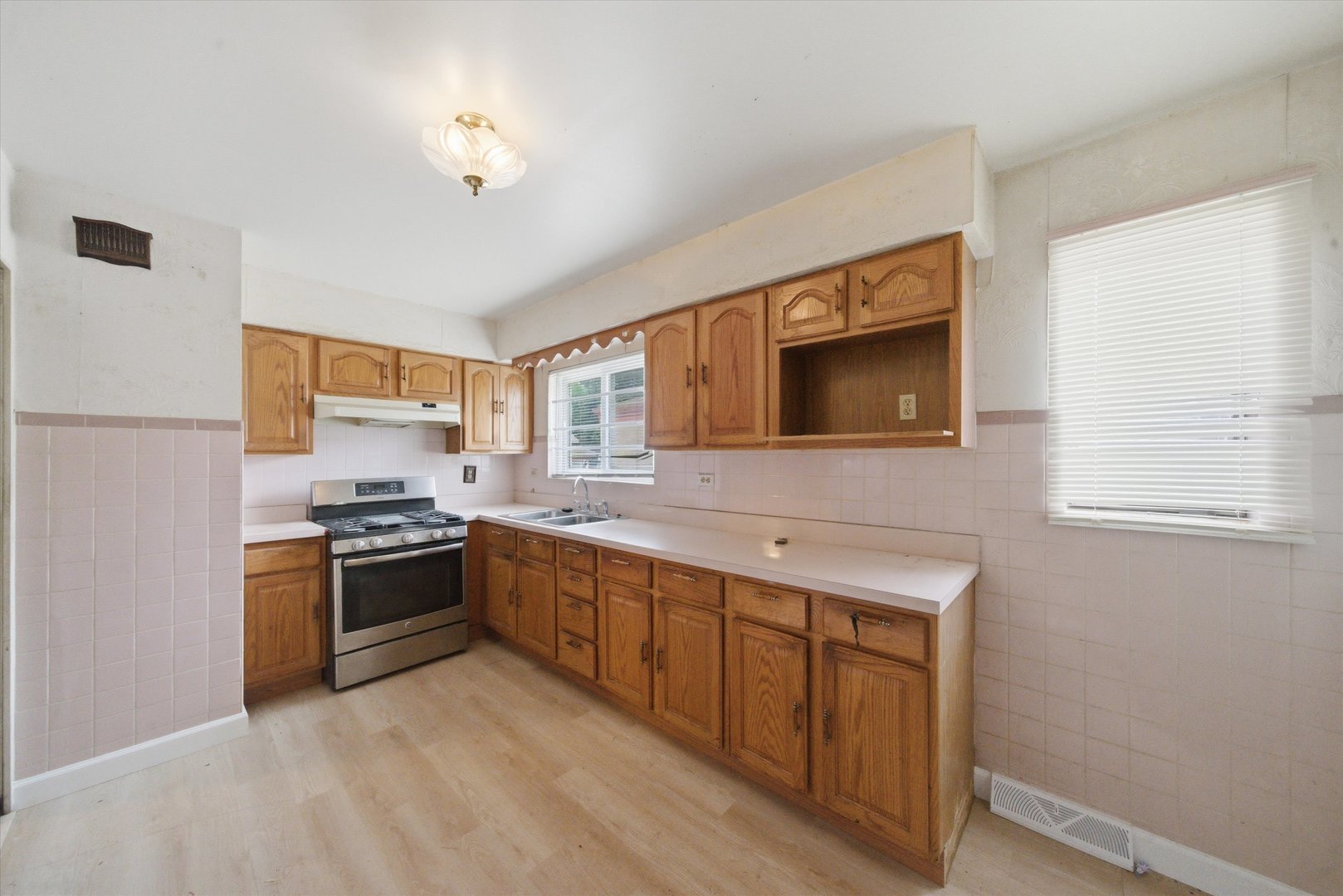 119 Rice Avenue, Bellwood, IL 60104