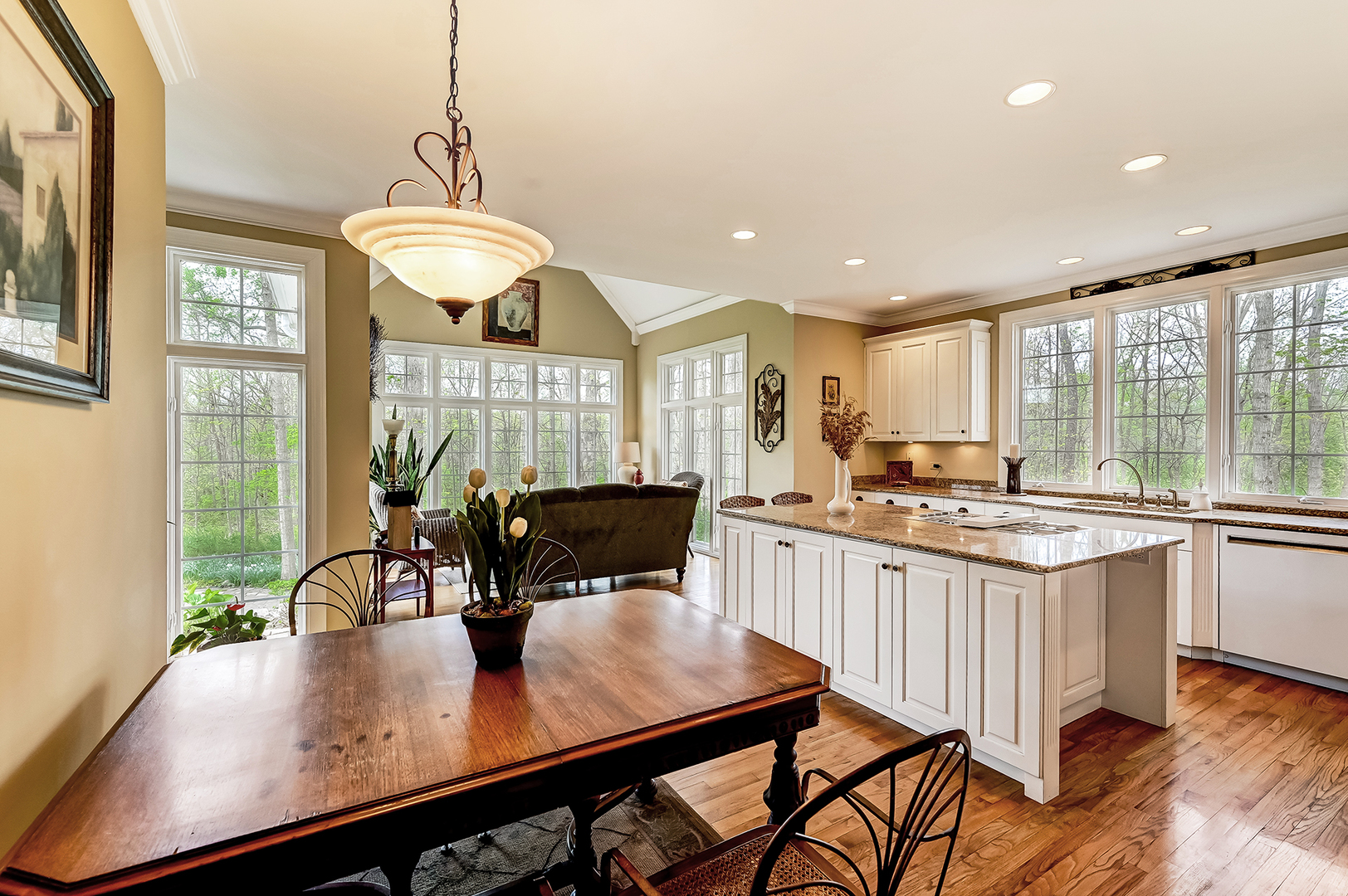 812 Stratford Court, Frankfort, IL 60423