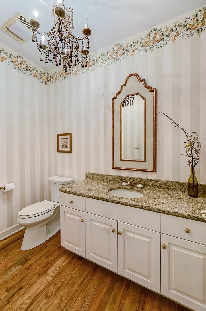 812 Stratford Court, Frankfort, IL 60423