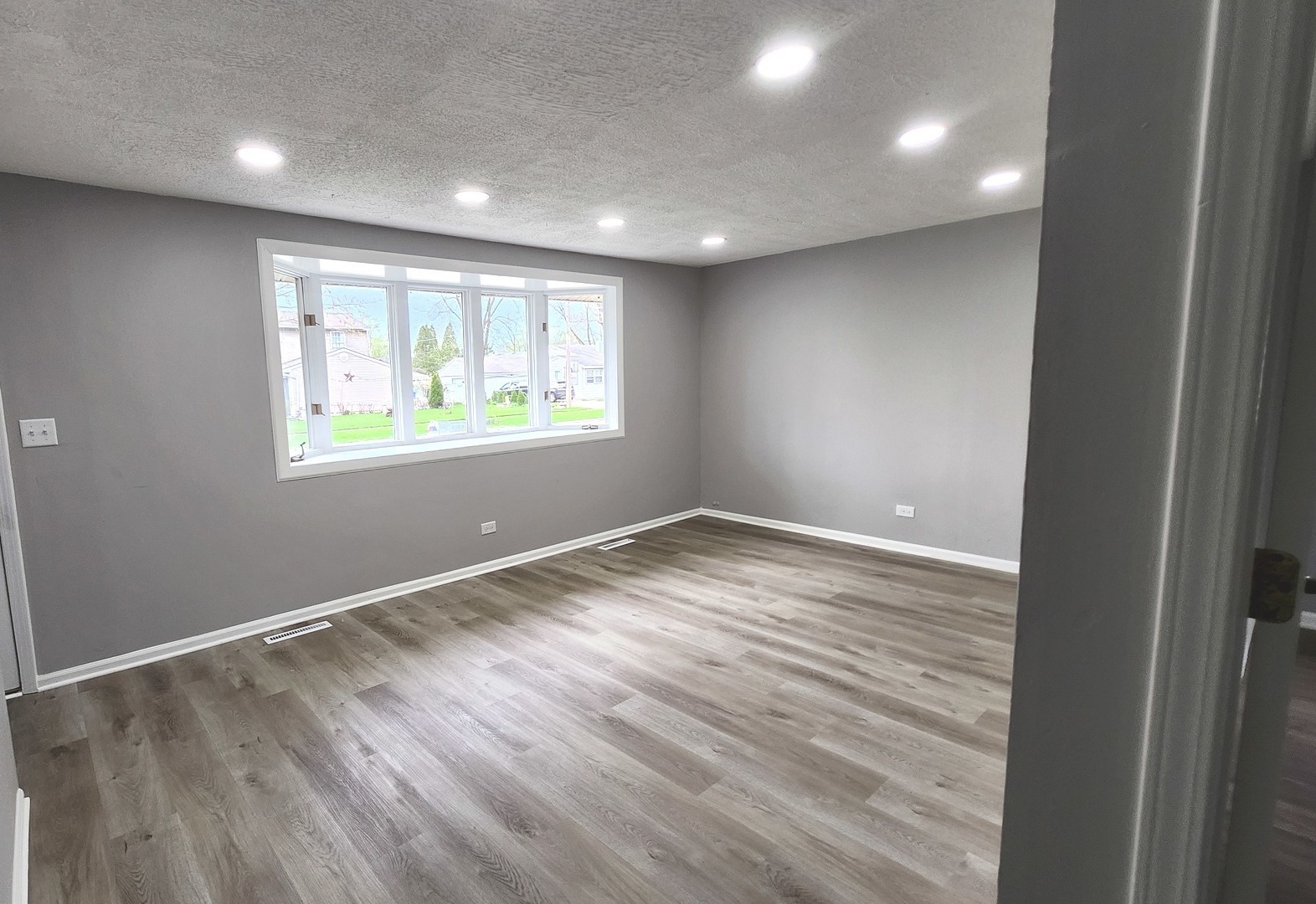 1730 Kingston Circle, Carpentersville, IL 60110