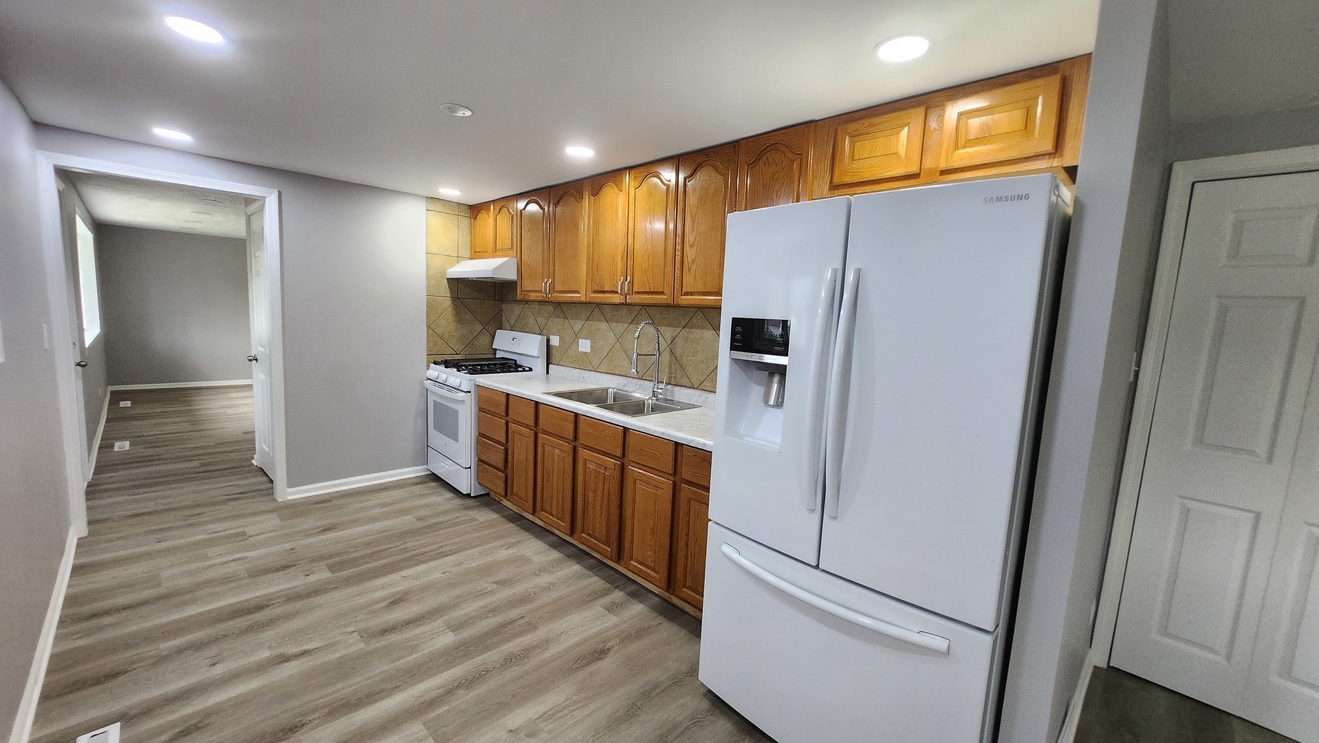 1730 Kingston Circle, Carpentersville, IL 60110