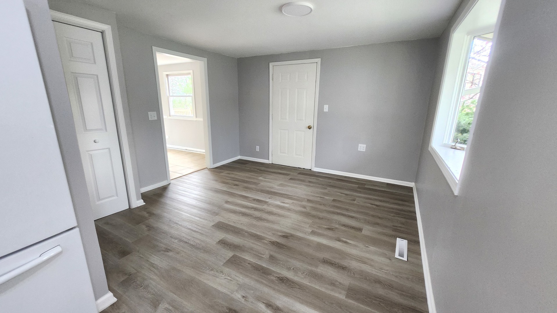 1730 Kingston Circle, Carpentersville, IL 60110