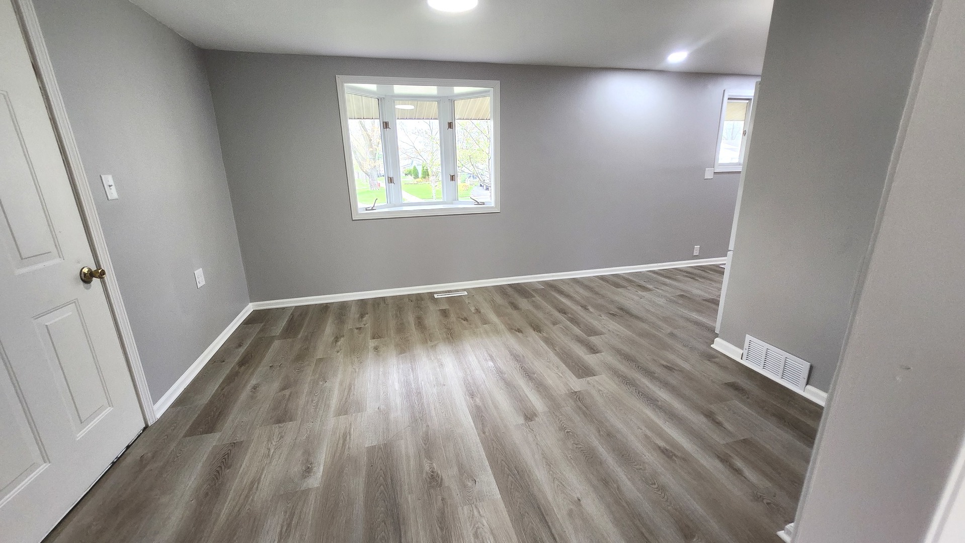 1730 Kingston Circle, Carpentersville, IL 60110