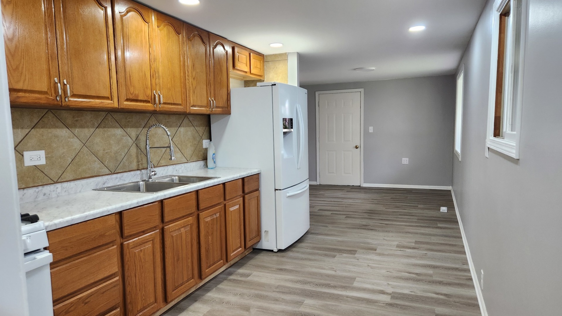 1730 Kingston Circle, Carpentersville, IL 60110