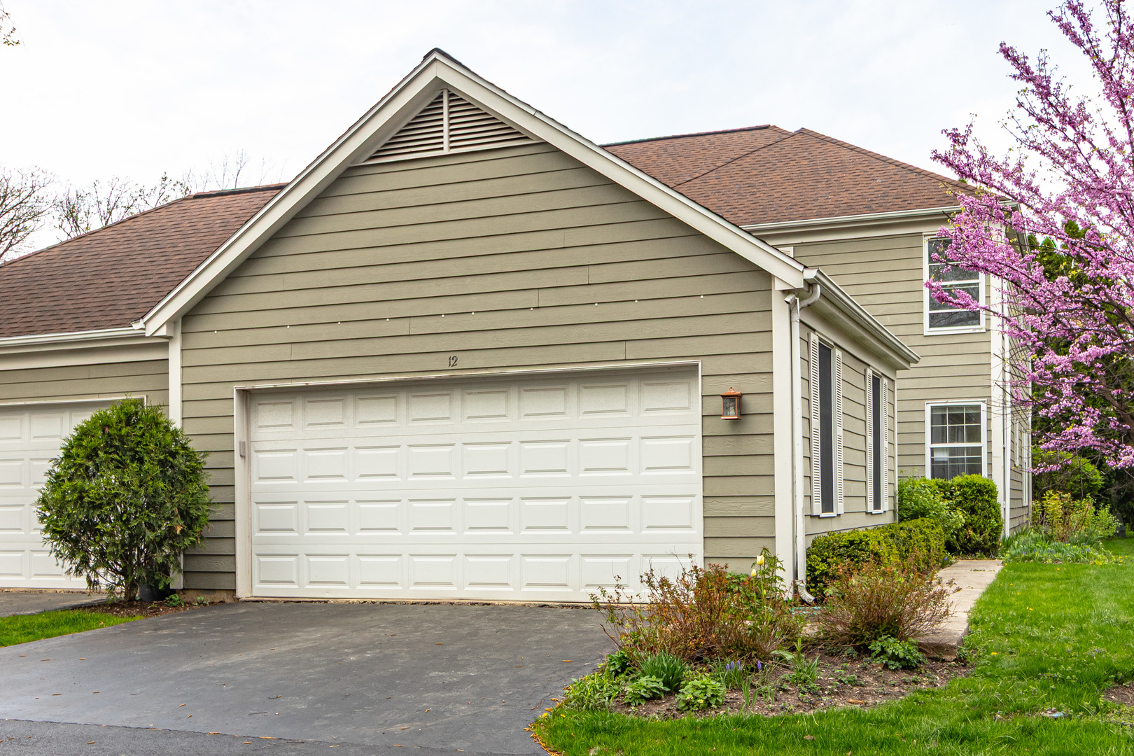 12 Sommerset Lane, Lincolnshire, IL 60069