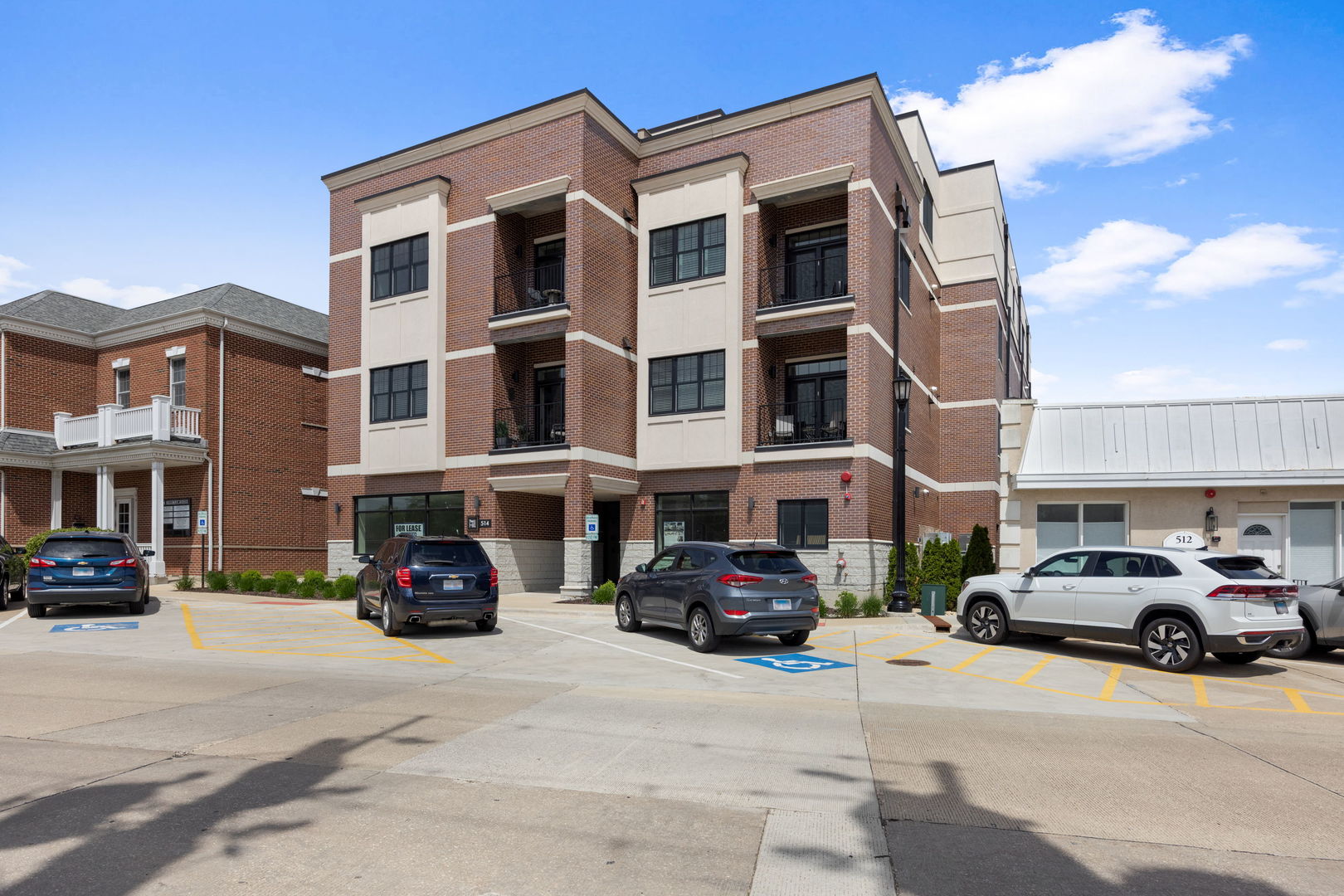 514 Hillgrove Avenue #202, Western Springs, IL 60558