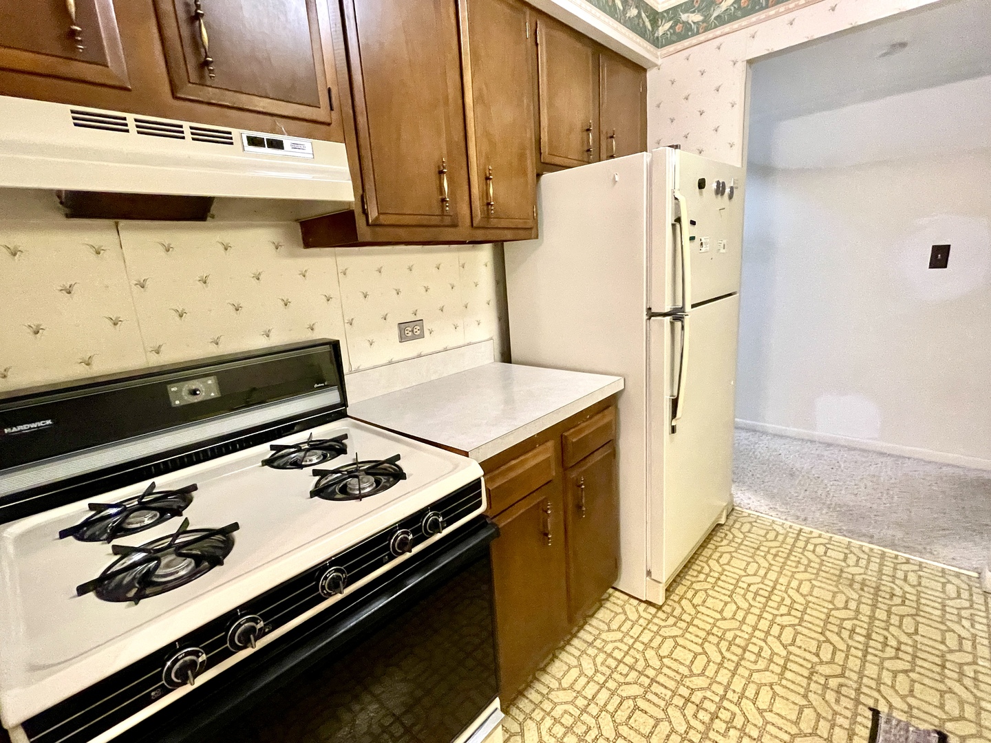 1052 Mill Street #110, Naperville, IL 60540