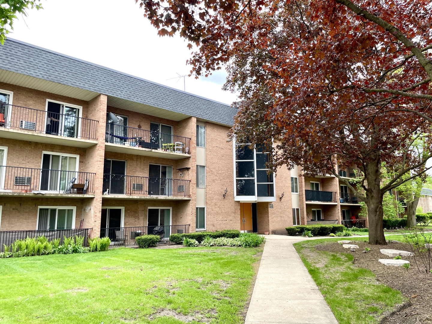 1052 Mill Street #110, Naperville, IL 60540