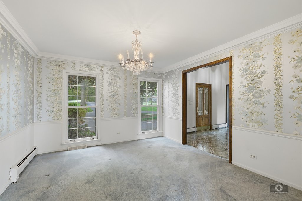 39W093 Silver Glen Road, St. Charles, IL 60175