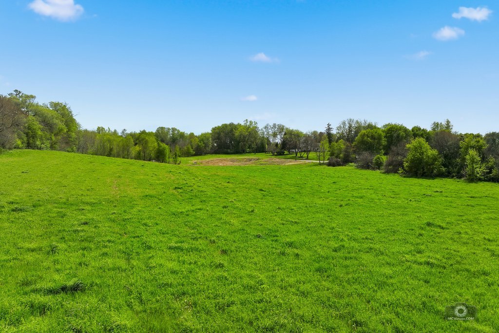 39W093 Silver Glen Road, St. Charles, IL 60175
