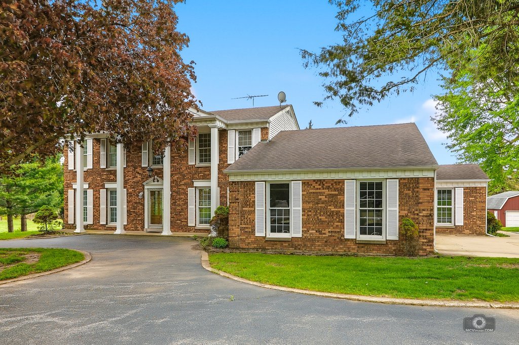 39W093 Silver Glen Road, St. Charles, IL 60175