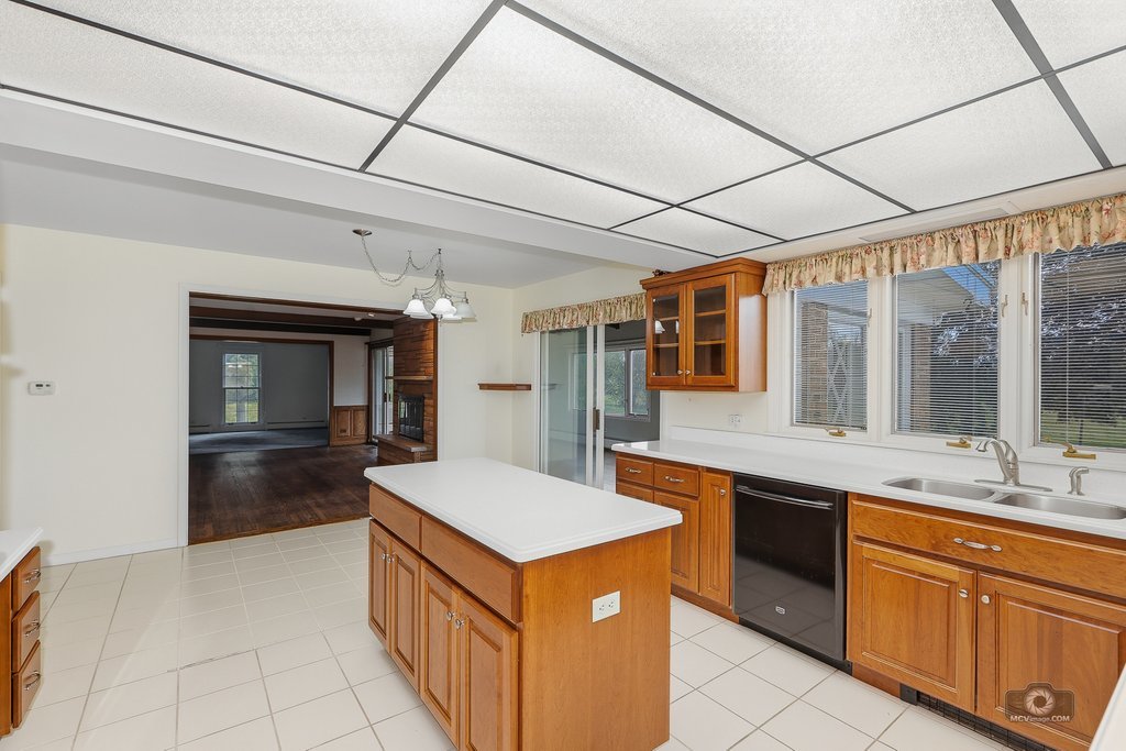 39W093 Silver Glen Road, St. Charles, IL 60175