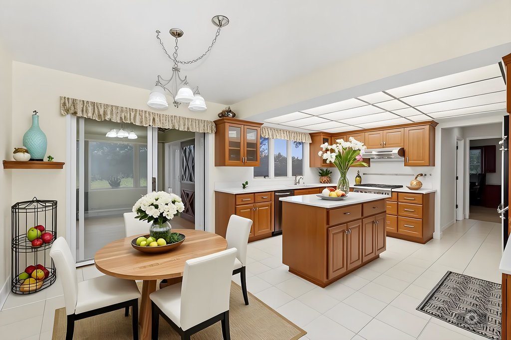 39W093 Silver Glen Road, St. Charles, IL 60175