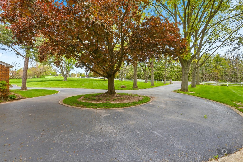 39W093 Silver Glen Road, St. Charles, IL 60175
