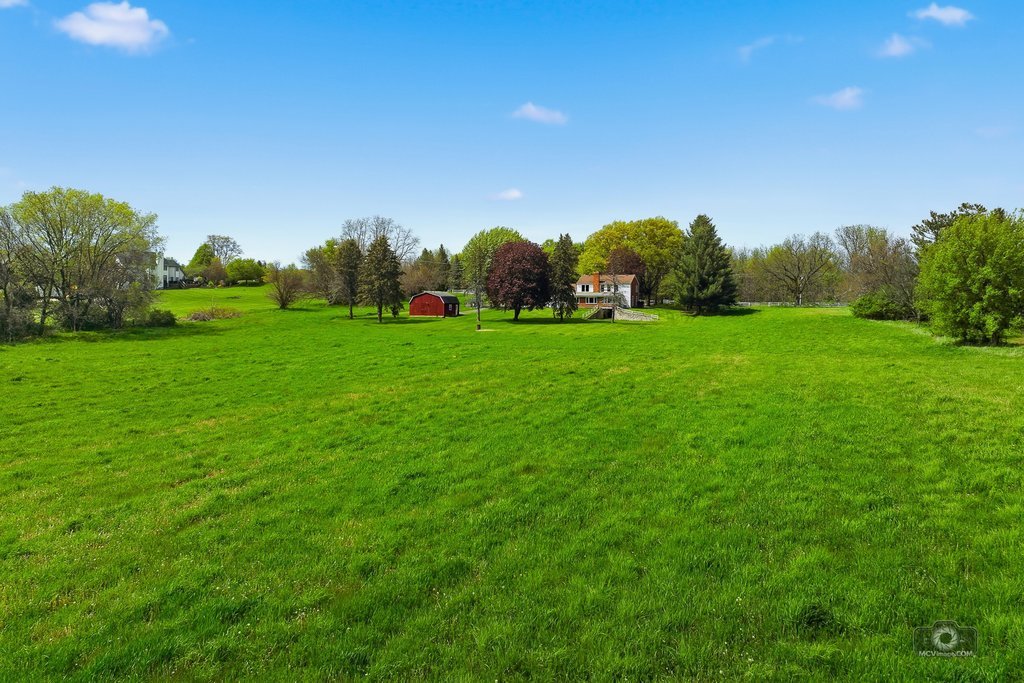 39W093 Silver Glen Road, St. Charles, IL 60175