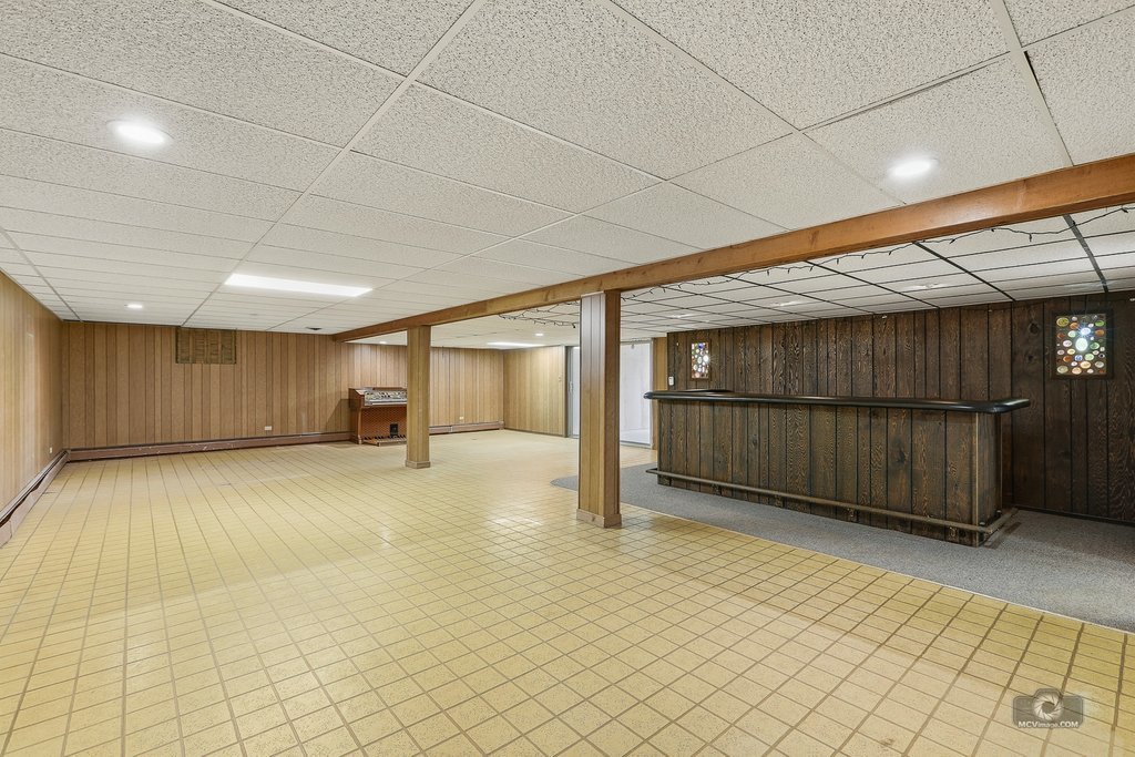 39W093 Silver Glen Road, St. Charles, IL 60175