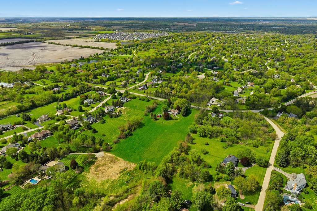 39W093 Silver Glen Road, St. Charles, IL 60175