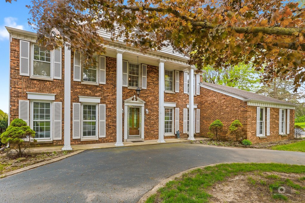 39W093 Silver Glen Road, St. Charles, IL 60175