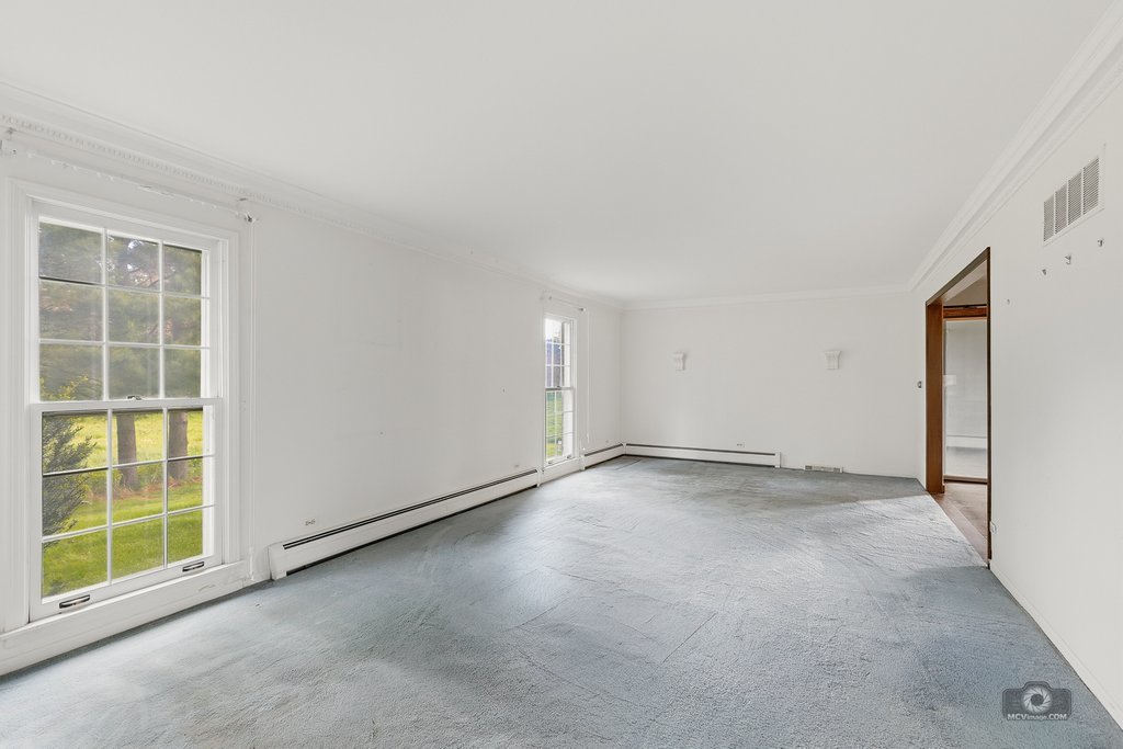 39W093 Silver Glen Road, St. Charles, IL 60175