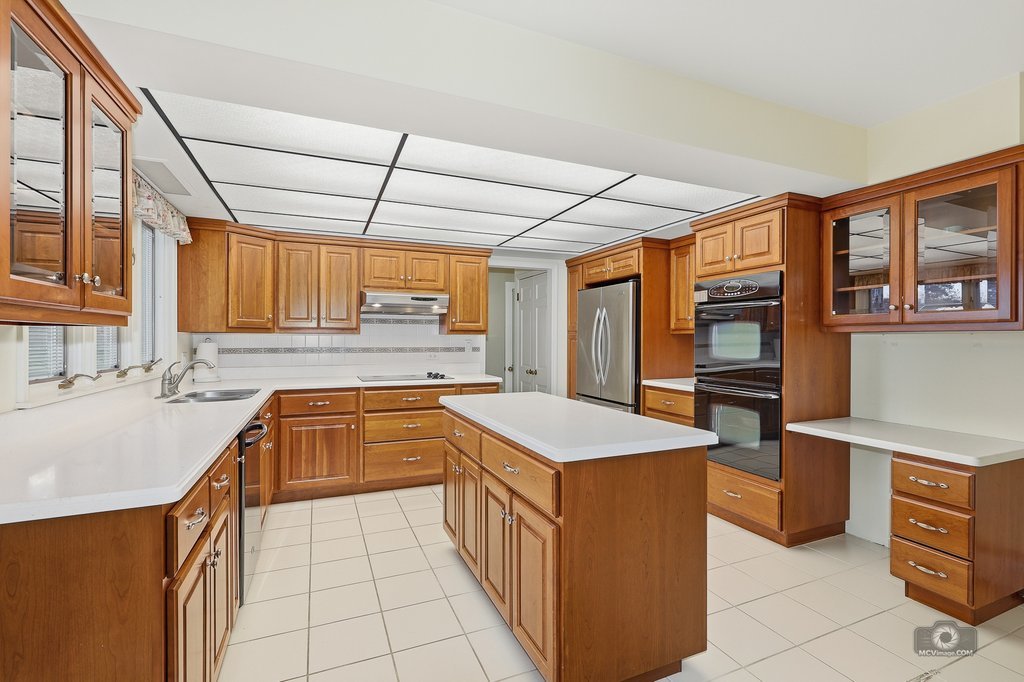39W093 Silver Glen Road, St. Charles, IL 60175