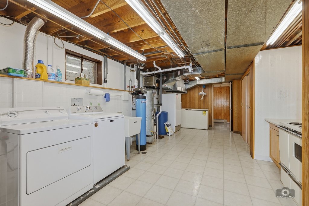39W093 Silver Glen Road, St. Charles, IL 60175