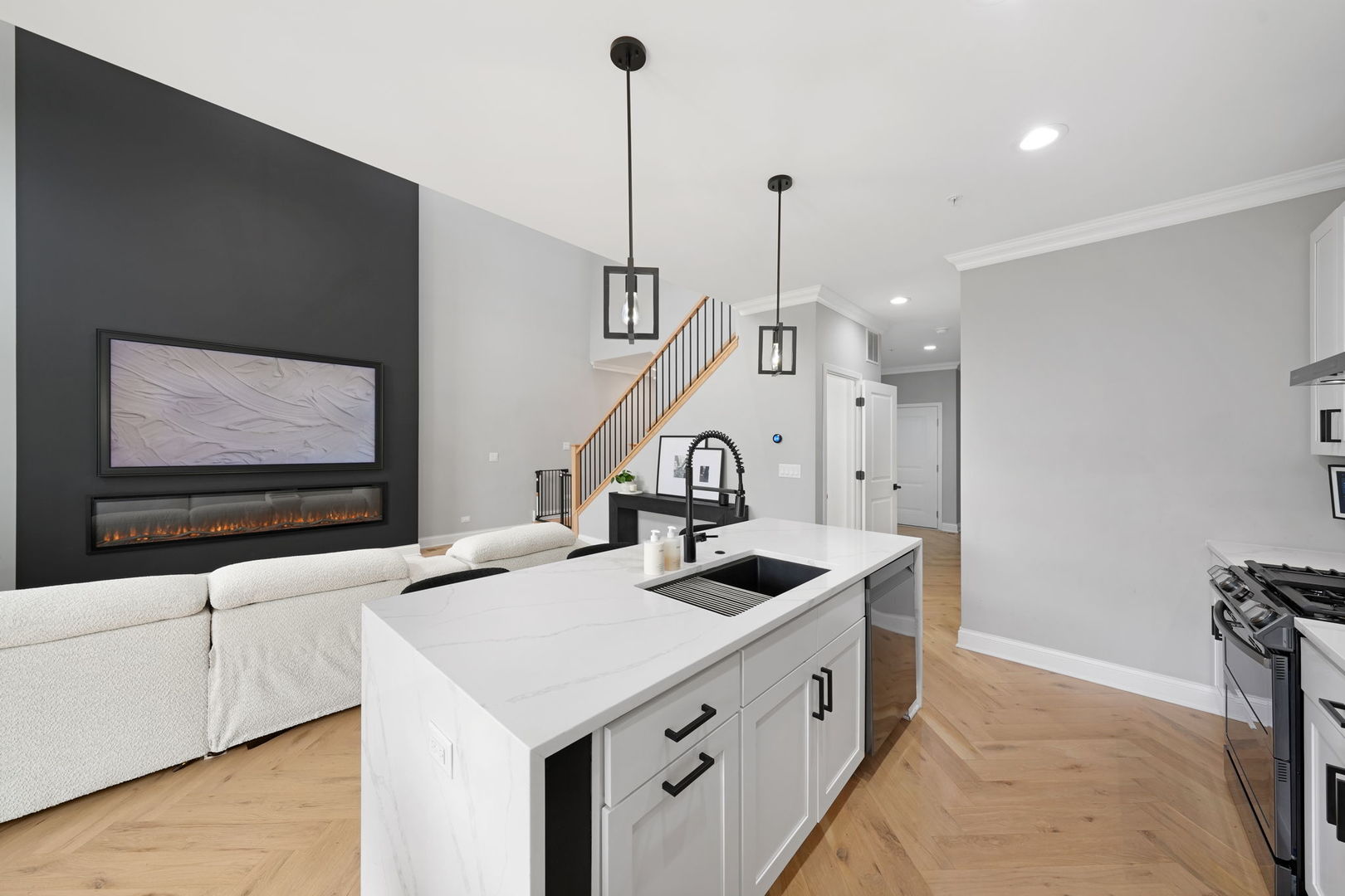 218 Auburn Hills Lane, Addison, IL 60101