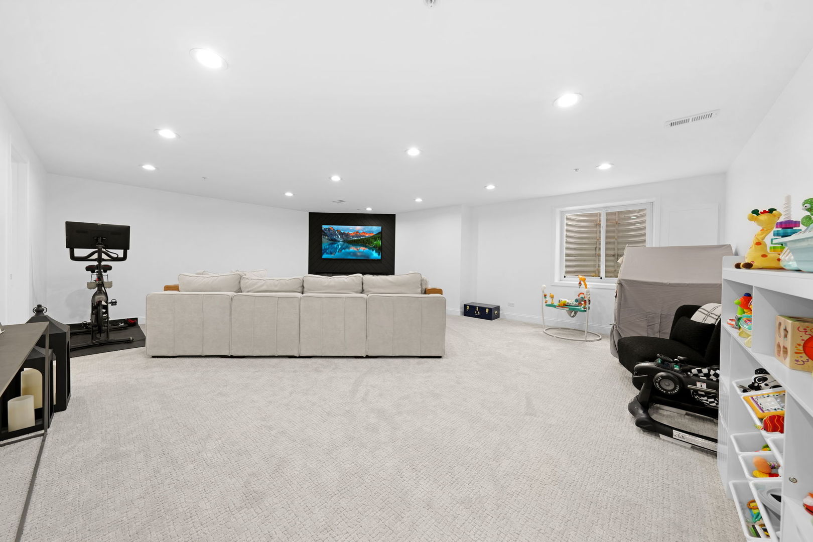 218 Auburn Hills Lane, Addison, IL 60101