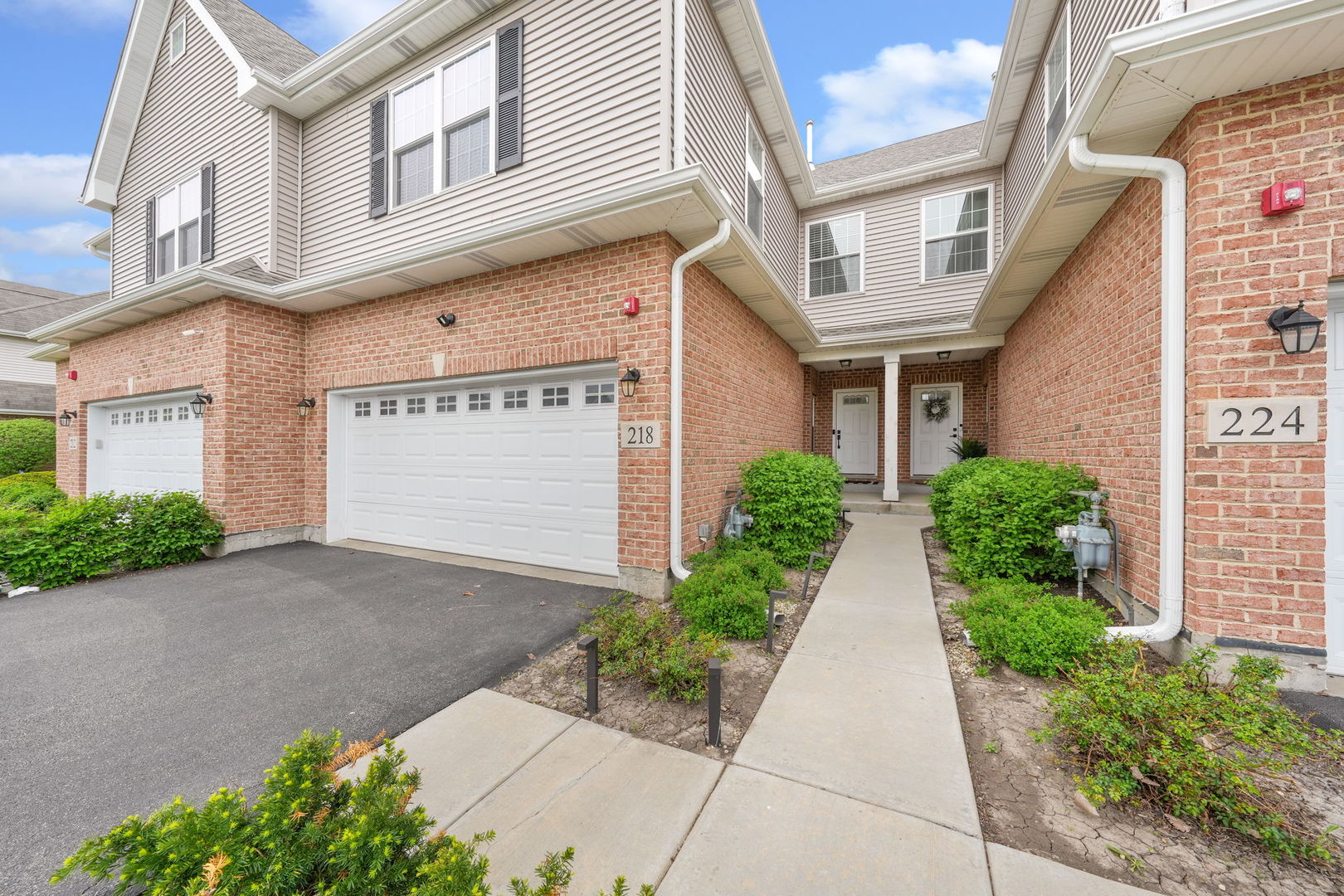 218 Auburn Hills Lane, Addison, IL 60101