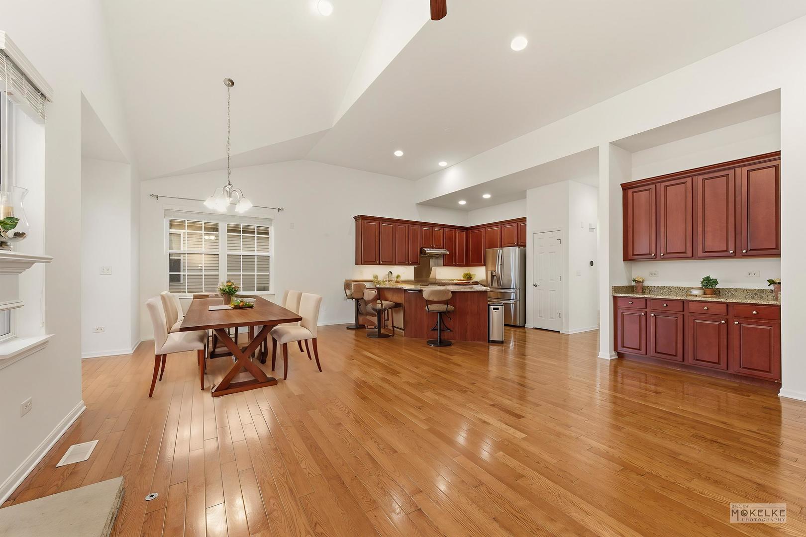 816 Colchester Drive, Oswego, IL 60543