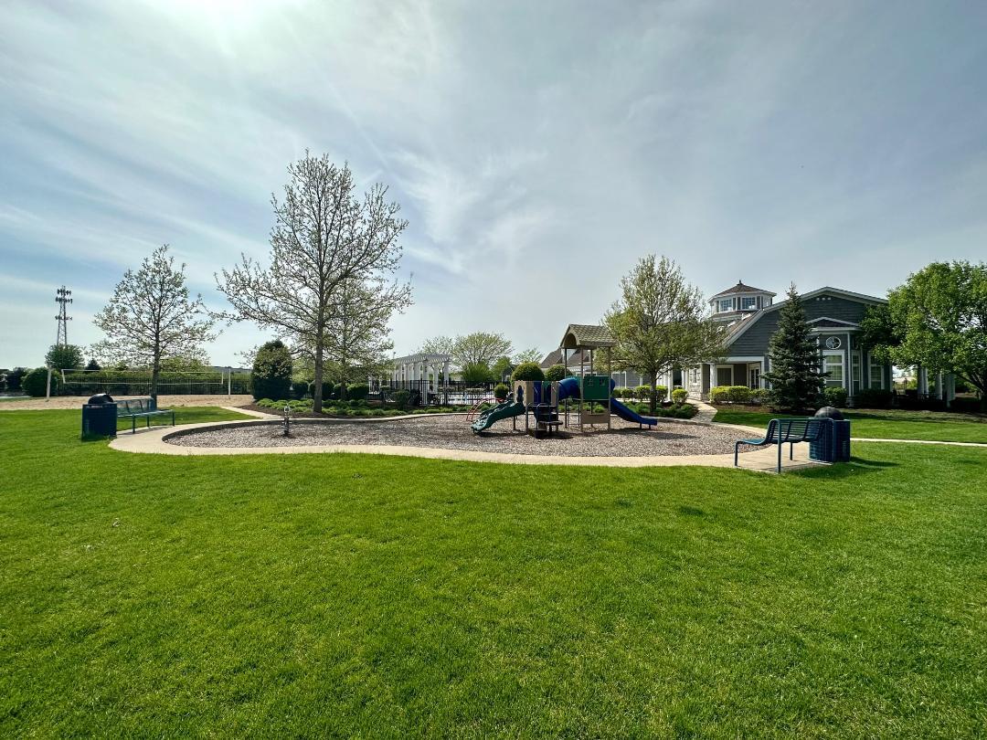 816 Colchester Drive, Oswego, IL 60543