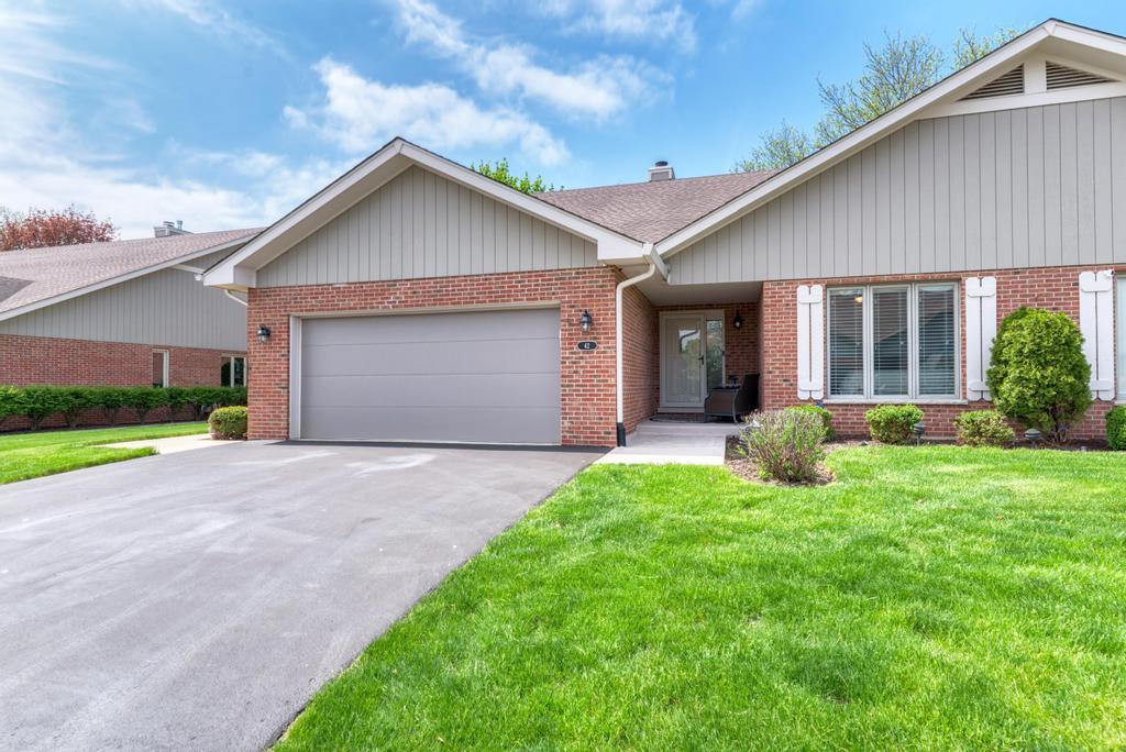 42 Royal Lane, Bloomingdale, IL 60108