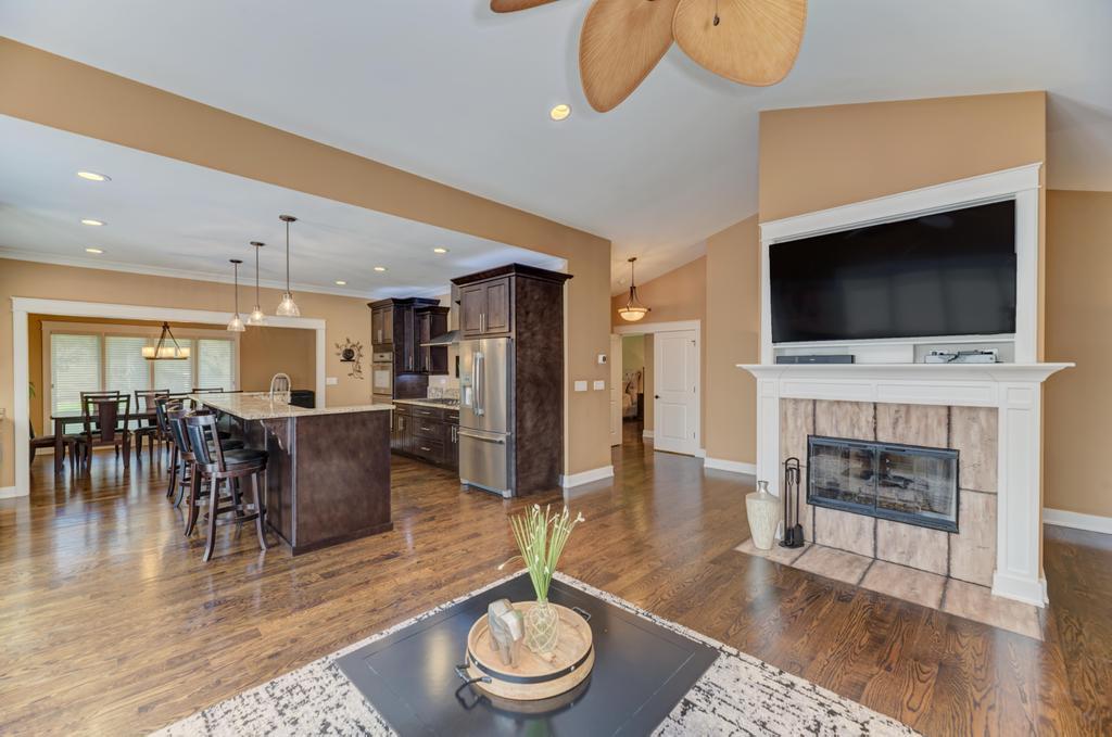 42 Royal Lane, Bloomingdale, IL 60108