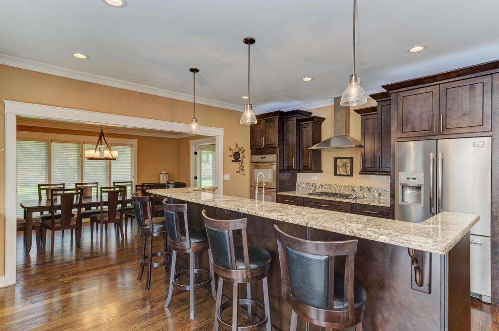 42 Royal Lane, Bloomingdale, IL 60108