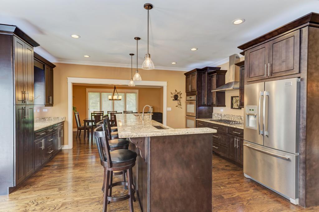 42 Royal Lane, Bloomingdale, IL 60108