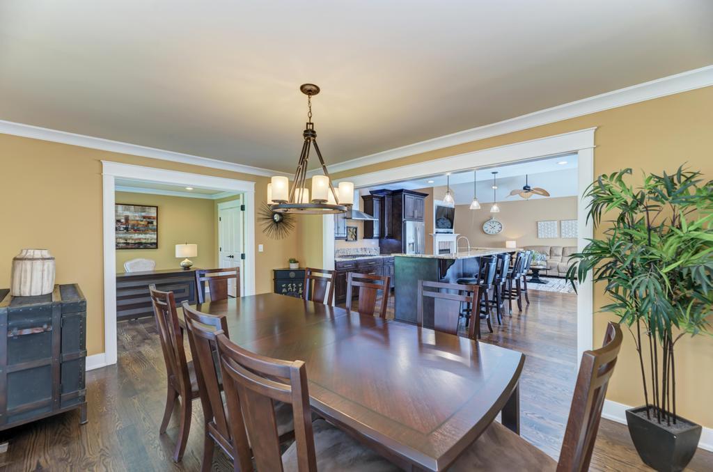 42 Royal Lane, Bloomingdale, IL 60108