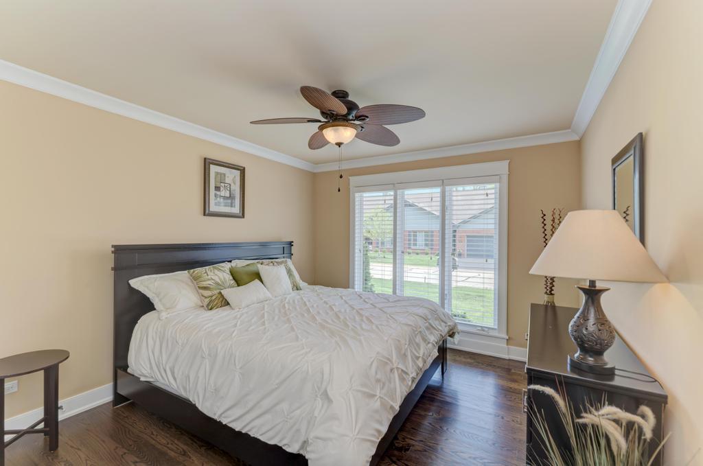 42 Royal Lane, Bloomingdale, IL 60108