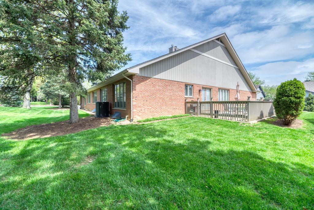 42 Royal Lane, Bloomingdale, IL 60108