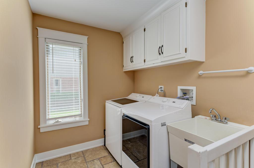 42 Royal Lane, Bloomingdale, IL 60108