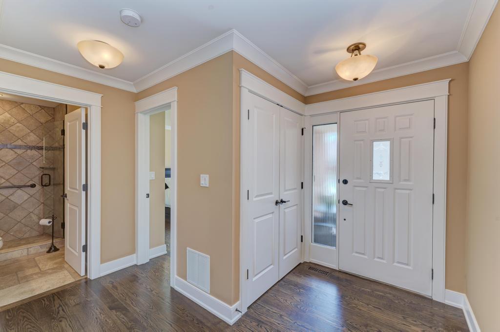 42 Royal Lane, Bloomingdale, IL 60108
