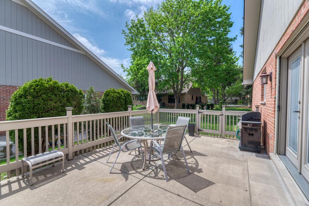 42 Royal Lane, Bloomingdale, IL 60108