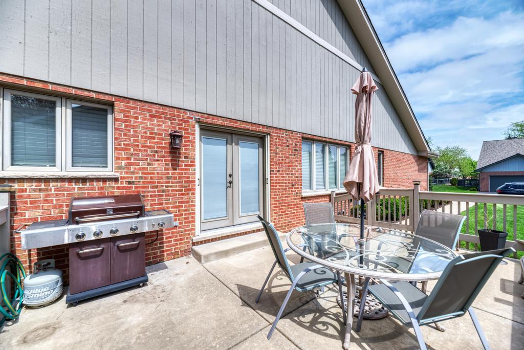 42 Royal Lane, Bloomingdale, IL 60108
