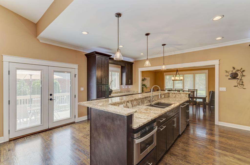 42 Royal Lane, Bloomingdale, IL 60108
