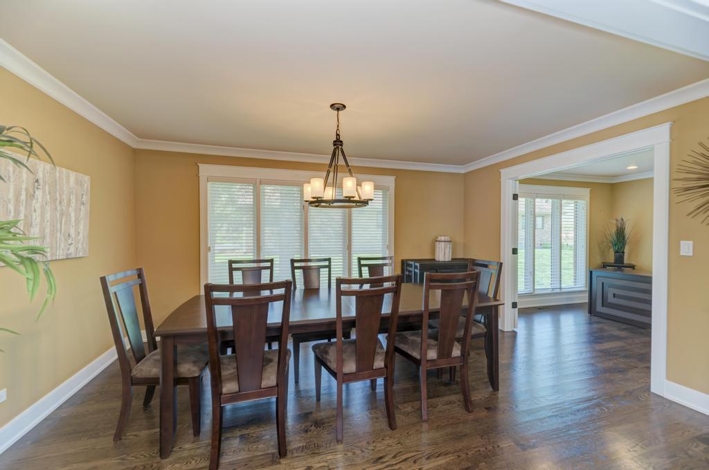 42 Royal Lane, Bloomingdale, IL 60108