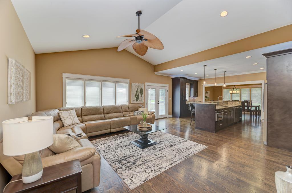 42 Royal Lane, Bloomingdale, IL 60108