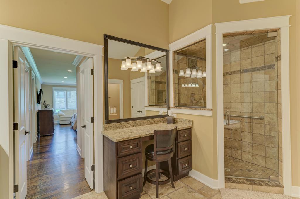 42 Royal Lane, Bloomingdale, IL 60108
